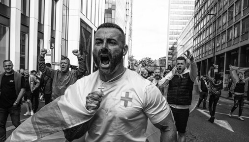 Příběh fotografie – „Sjednoťme království“ – protiimigrační protestní pochod v Londýně